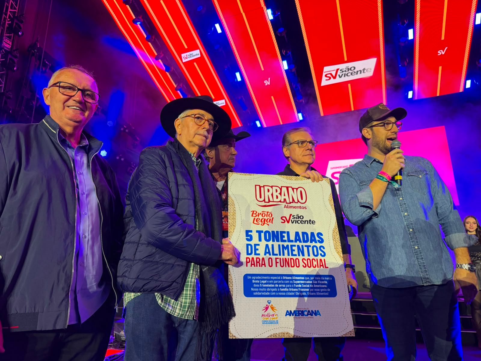 Supermercados São Vicente doam 5 toneladas de alimentos ao Fundo Social na Festa do Peão de Americana