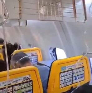 Janela se rompe em voo da Ryanair e passageiro é parcialmente sugado para fora da aeronave