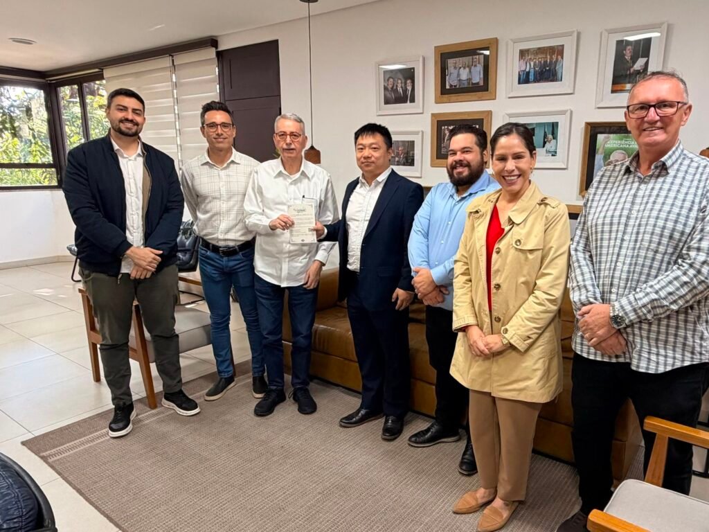 Prefeito Chico recebe convite oficial para inauguração da fábrica da multinacional chinesa YAPP em Americana