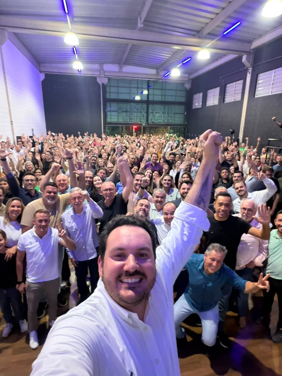 Em defesa da representatividade, Franco Sardelli reúne 800 lideranças políticas de Americana