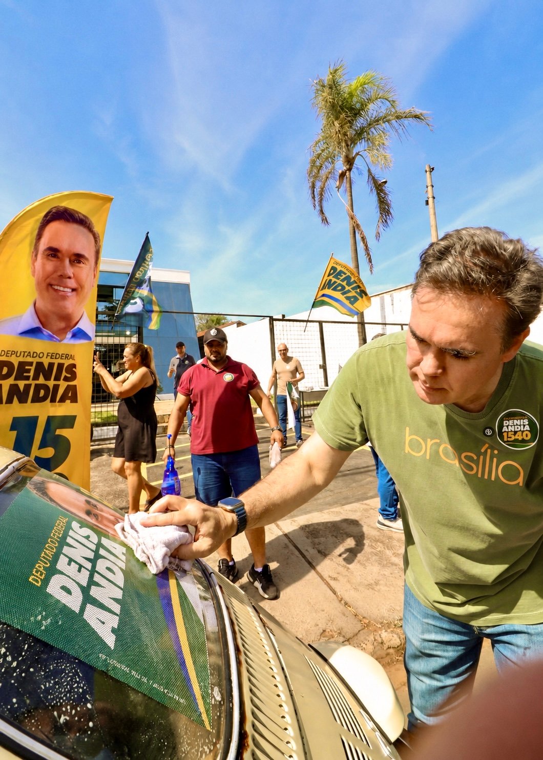 Denis Andia abre campanha com adesivaço em Santa Bárbara d’Oeste