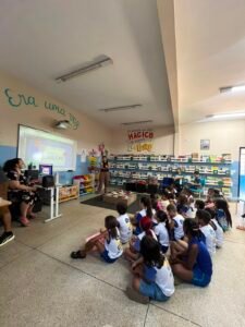 Jornalista do JA conversa com alunos sobre profissão e produção de notícias em escola de Piracicaba