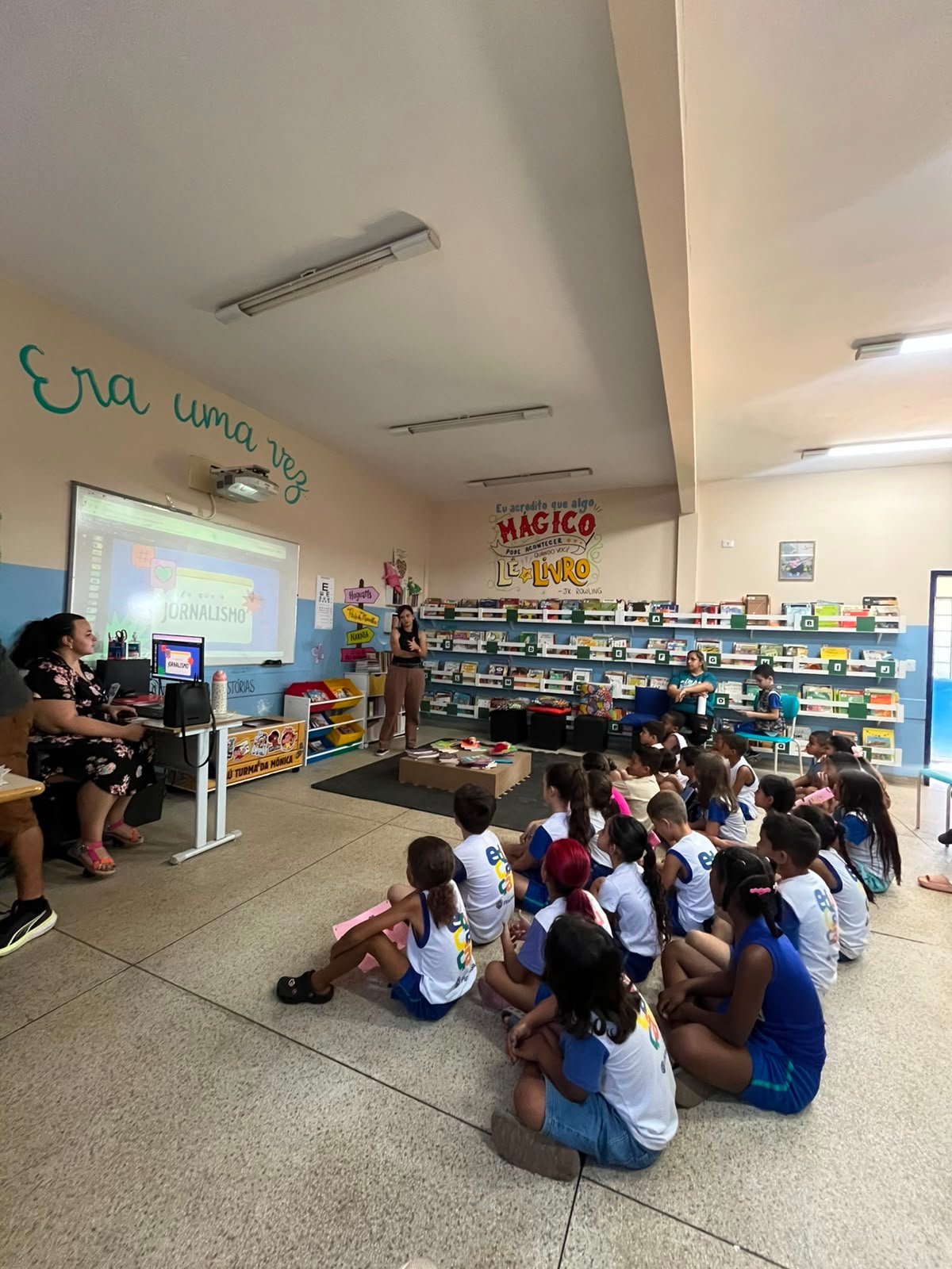 Jornalista do JA conversa com alunos sobre profissão e produção de notícias em escola de Piracicaba