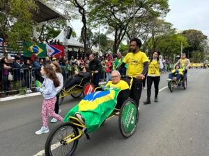 Desfile de 7 de Setembro em Americana levou 5 mil pessoas à Avenida Brasil