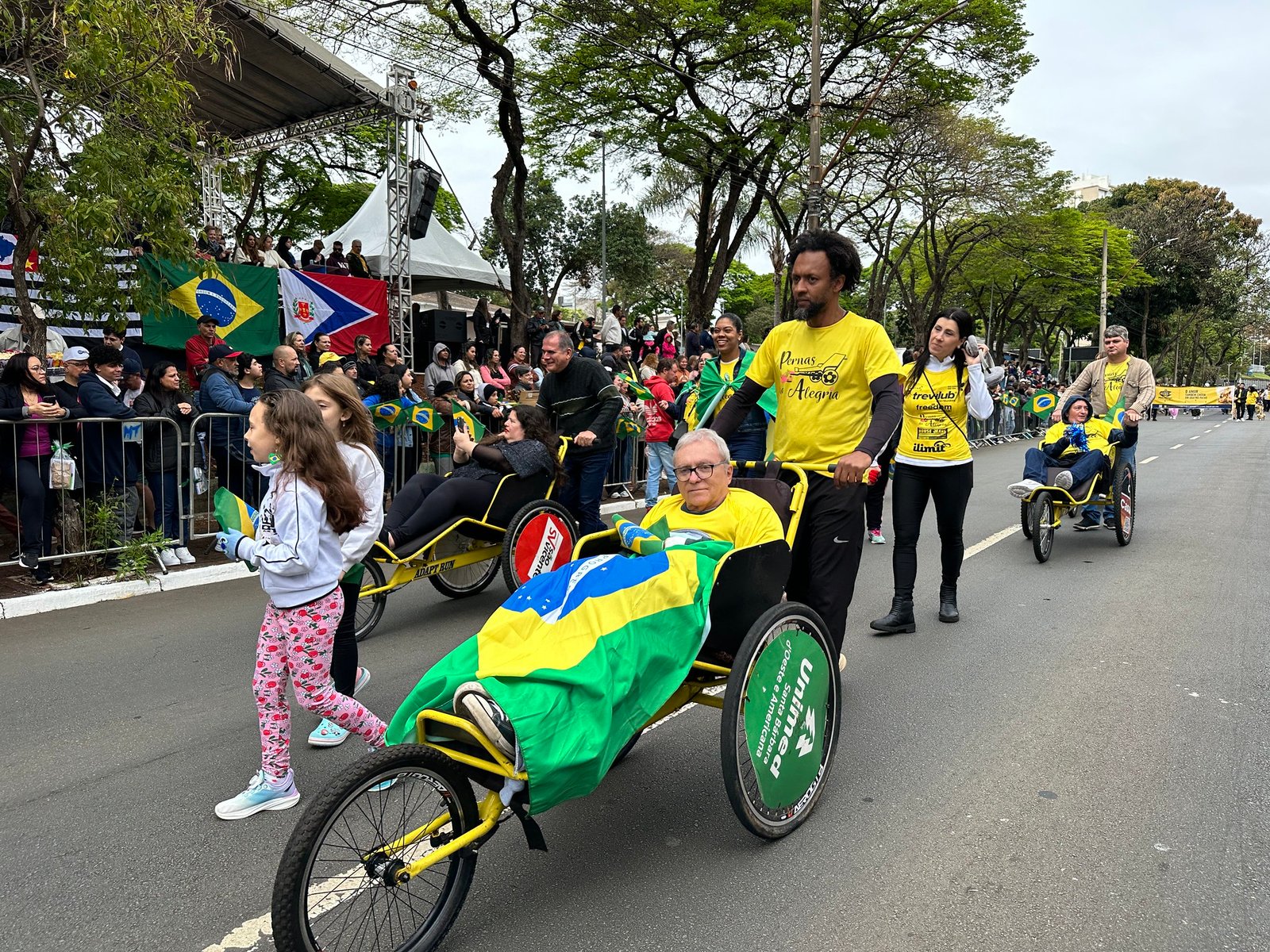 Desfile de 7 de Setembro em Americana levou 5 mil pessoas à Avenida Brasil
